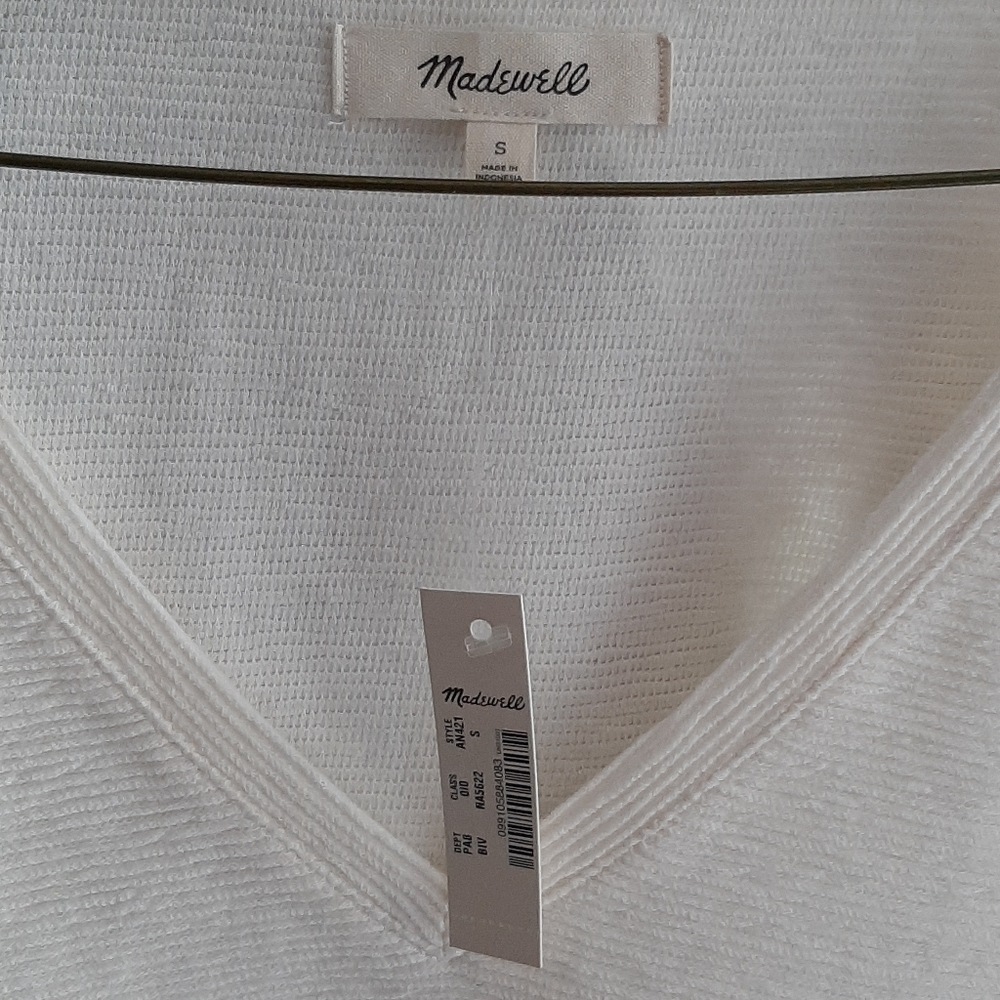 Madewell v neck textured bell sleeve top - Picture 3 of 6